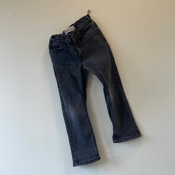 Kids Size 4 Levi’s jeans in black - Picture 1 of 4